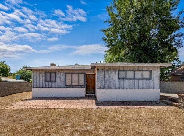 10816 Foothill Boulevard, Sylmar, CA 91342