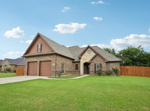 405 Edgewood Terrace, Boyd, TX 76023