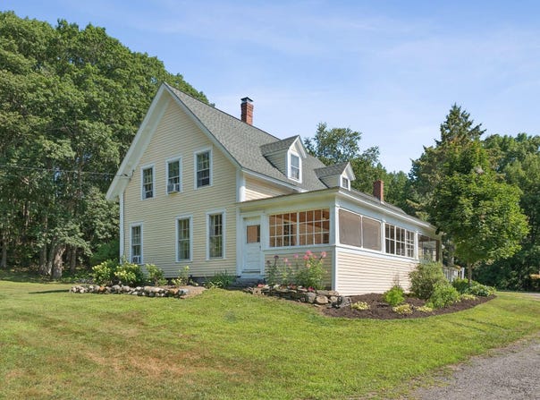 105 High Street, Winthrop, ME 04364