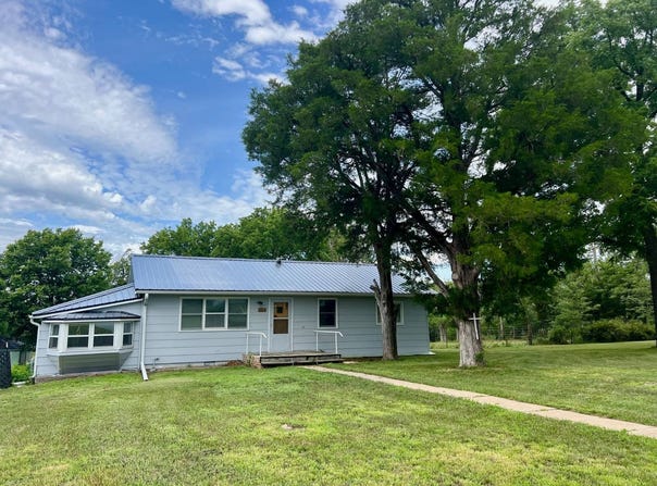 721 S East St, Mankato, KS 66956