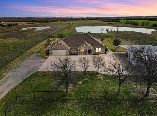 304 Canales Road, Nevada, TX 75173