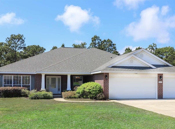 2247 Smallwood Dr, Navarre, FL 32566