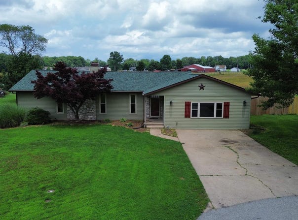 1821 E Johnson Lane, Vincennes, IN 47591