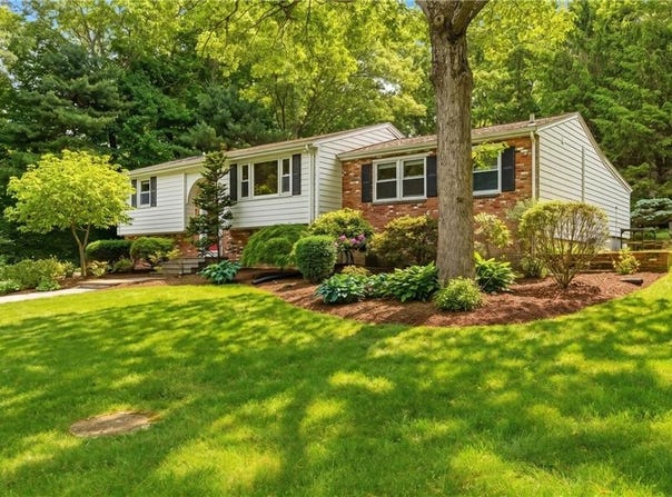 8 Ledgemont Drive, Lincoln, RI 02865