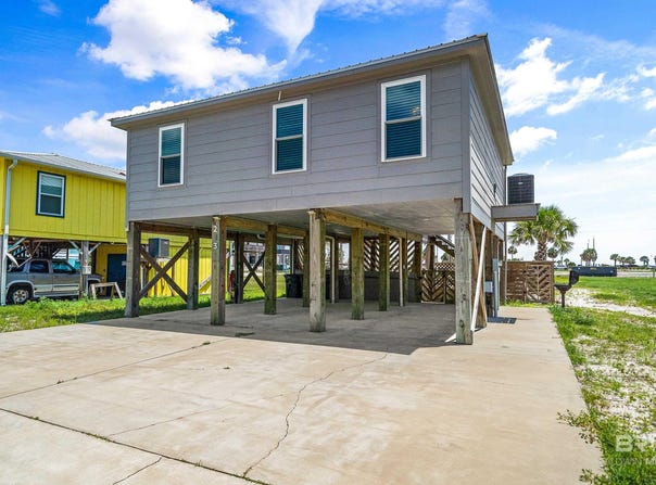 213 W 2nd Avenue, Gulf Shores, AL 36542