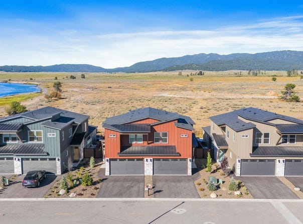 22 Bridger St, Cascade, ID 83611