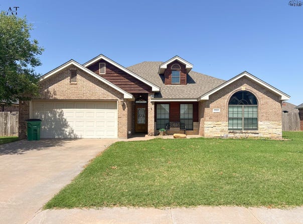 1104 HERITAGE ROAD, Burkburnett, TX 76354