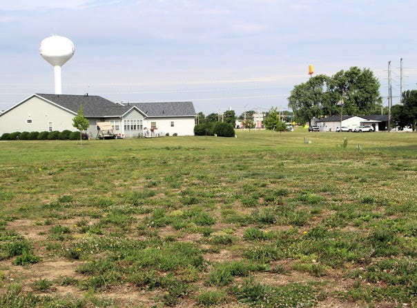 23 Somerset Drive lot: 15 & 16, Clinton, IL 61727