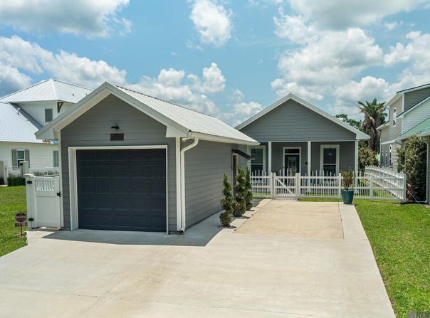 12361 Home Port Dr, Maurepas, LA 70449