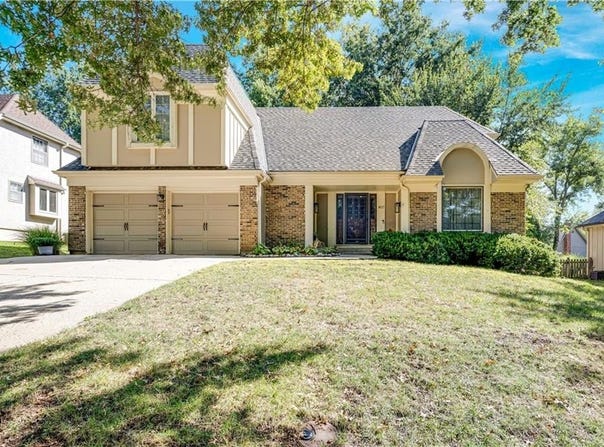 8017 W 115th Terrace, Overland Park, KS 66210