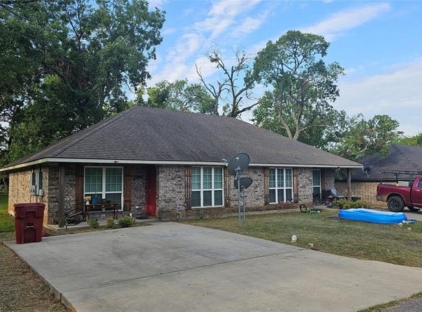 704 Seven Oaks Road, Bonham, TX 75418