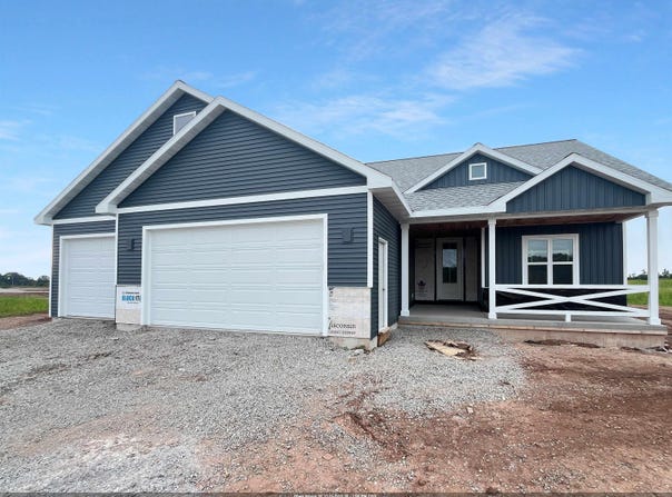 2671 LAWRENCE Lane, NEENAH, WI 54956-4403
