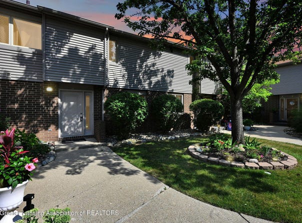 929 Grenoble Drive, Lansing, MI 48917
