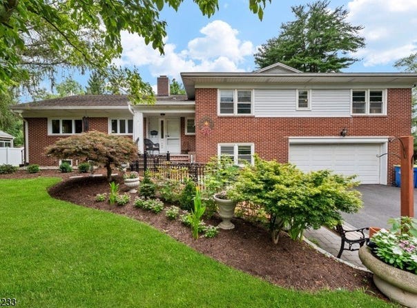 180 Farm Ln, Bound Brook Boro, NJ 08805-1414
