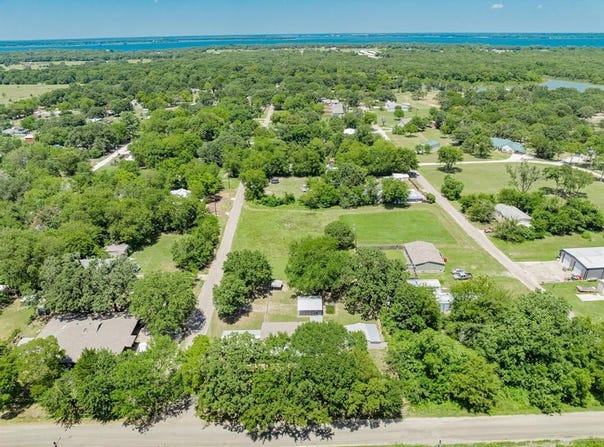 1120 Redoak Drive, West Tawakoni, TX 75474