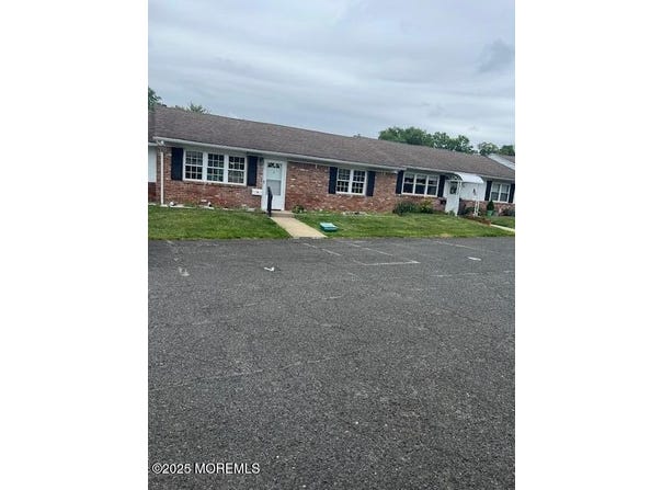 8 Missouri Court, Matawan, NJ 07747