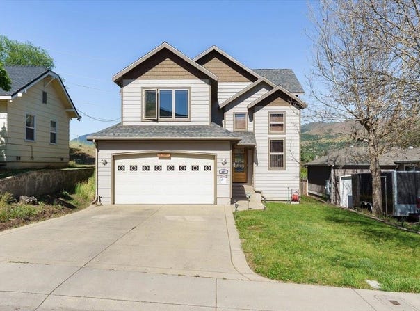 407 Herzog Blvd, Yreka, CA 96097