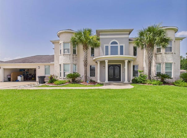 628 Continental Dr, Bridge City, TX 77611