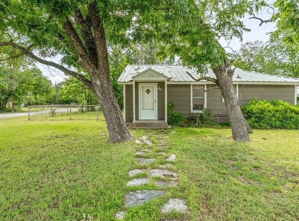 400 S PECAN Street, Hamilton, TX 76531