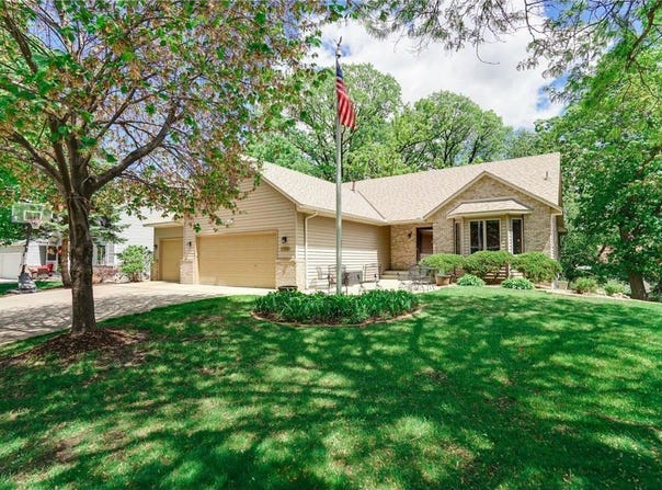 2199 Holly Avenue N, Oakdale, MN 55128