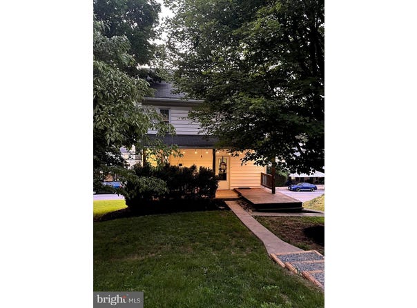 67 E MAIN STREET, WINDSOR, PA 17366