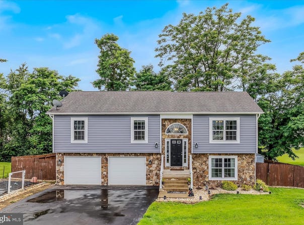 153 HEIGHTS AVENUE, MARTINSBURG, WV 25404