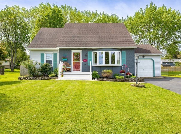 141 Raintree Lane, Parma, NY 14468