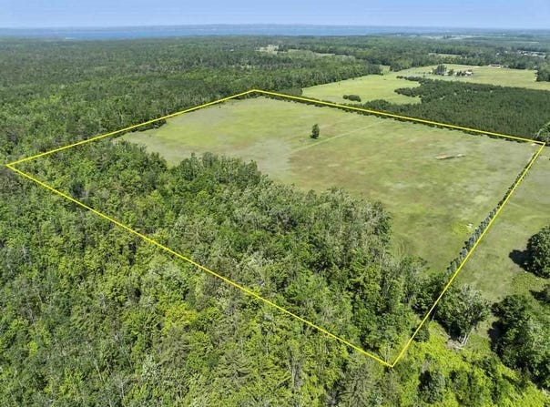 2720 WHITING, CHEBOYGAN, MI 49721