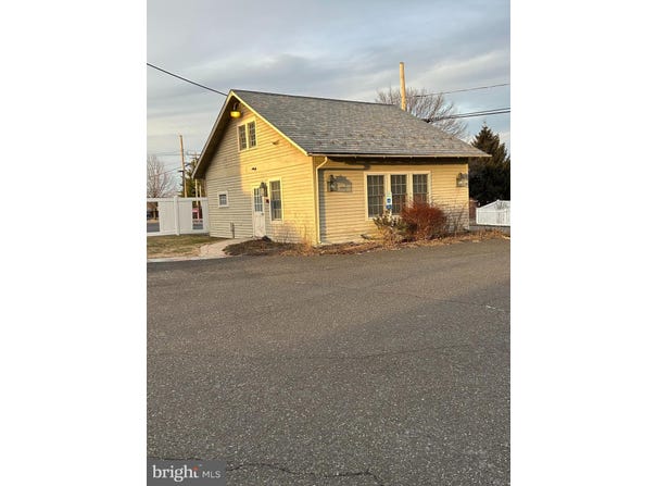 404 MAIN Street, PENNSBURG, PA 18073