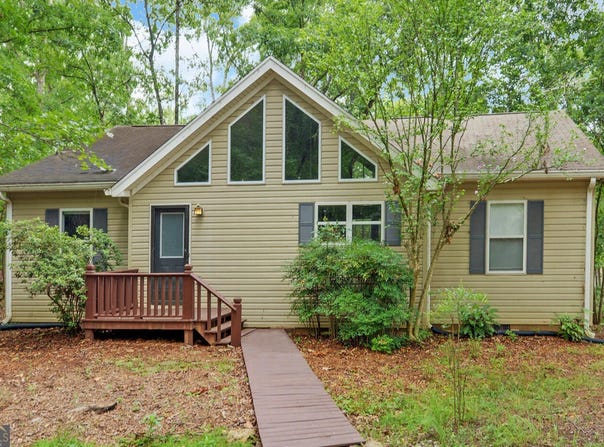 370 Paradise Point, Lavonia, GA 30553