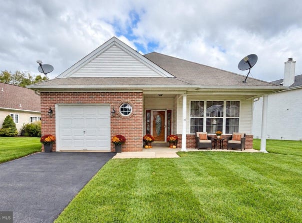 15 FOXCHASE Drive, BURLINGTON, NJ 08016