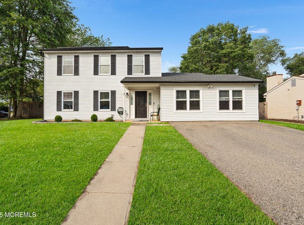 8 Mendon Drive, Howell, NJ 07731