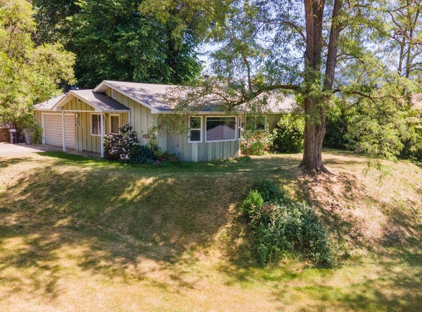 1105 NE Beacon Drive, Grants Pass, OR 97526