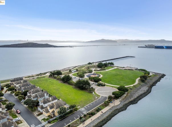 102 Waterview Dr, Richmond, CA 94804
