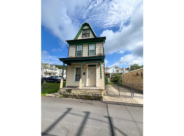 865 W Water Street, Coal Township, PA 17866