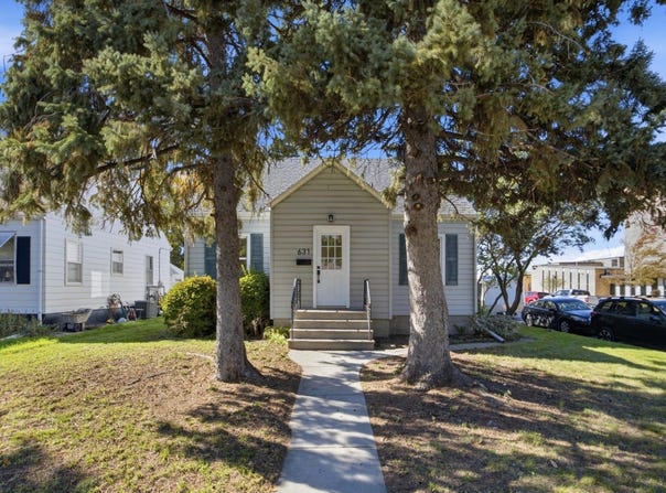 631 11th Street N, Moorhead, MN 56560