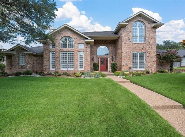 9002 Ridge Point Drive, Woodway, TX 76712