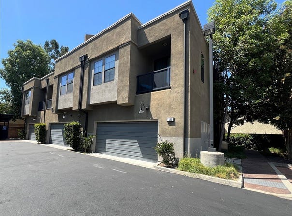 561 W Maple Avenue, Orange, CA 92868