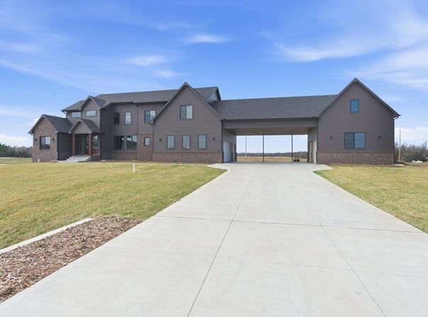 243 Thurston Ln, Derby, KS 67037-4083