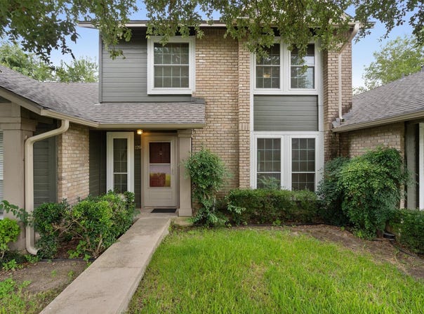 1015 E Yager Ln, Austin, TX 78753