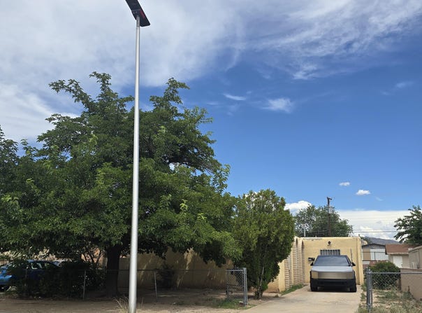 310 GROVE Street NE, Albuquerque, NM 87108