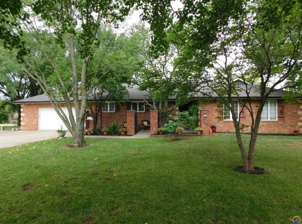 935 SE Tecumseh RD, Tecumseh, KS 66542