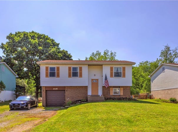 2128 Stoops Ct, Apollo Boro, PA 15673