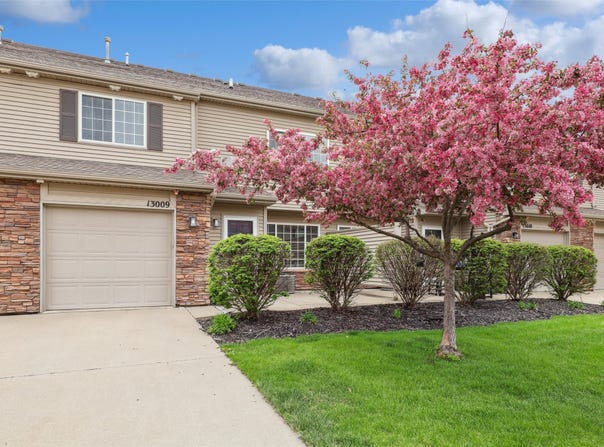 8610 Ep True Parkway unit: 13009, West Des Moines, IA 50266