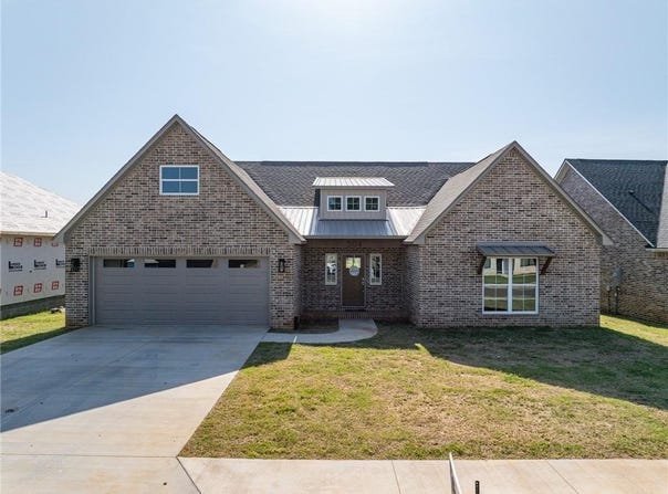 504 Waggoner  LN, Barling, AR 72903