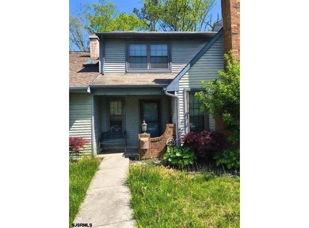 749 E Cooper Ferry Ct, Smithville, NJ 08205