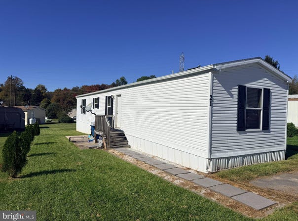 21 CHESAPEAKE Estate, THOMASVILLE, PA 17364