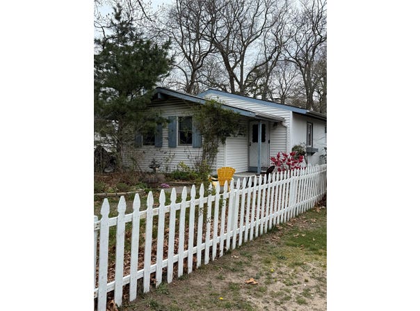 9 Montgomery Avenue, Mastic, NY 11950