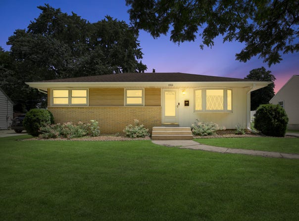 2964 S 102nd St, West Allis, WI 53227