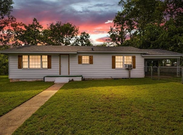 116 S Barron Street, Arp, TX 75750